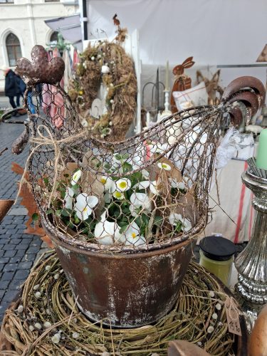 Ostern, Osterkorb, Osterkorb mit Blumen, Osterzeit
