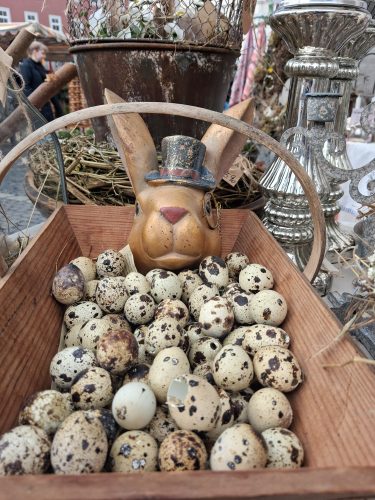 Ostern, Osterkorb, Osterkorb mit Blumen, Osterzeit